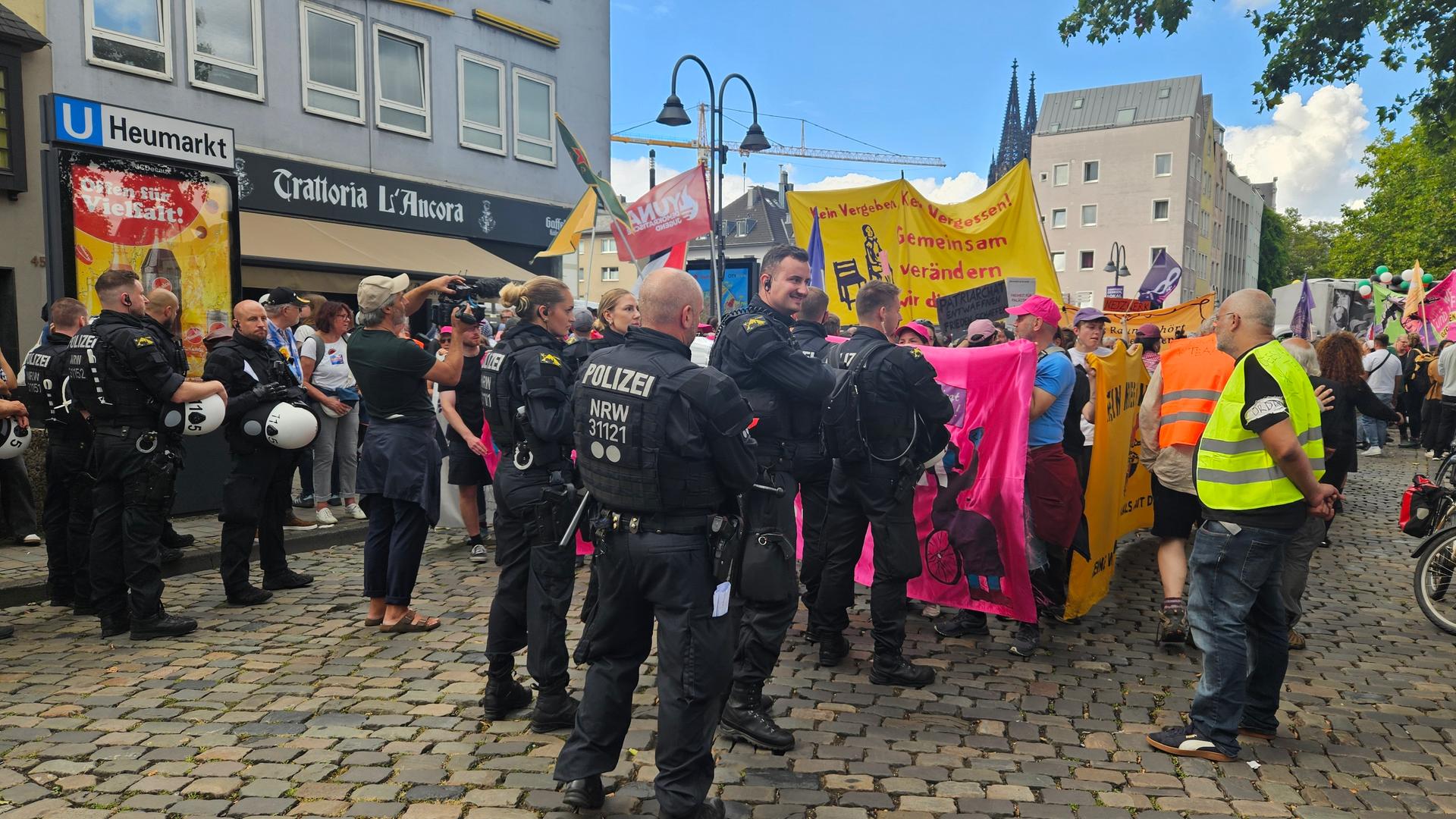 Ausschreitungen und Verletzte bei Anti-Kriegs-Demo in Köln