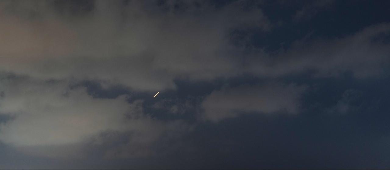Das israelische Luftabwehrsystem feuert, um Raketen abzufangen, die vom Iran abgeschossen wurden