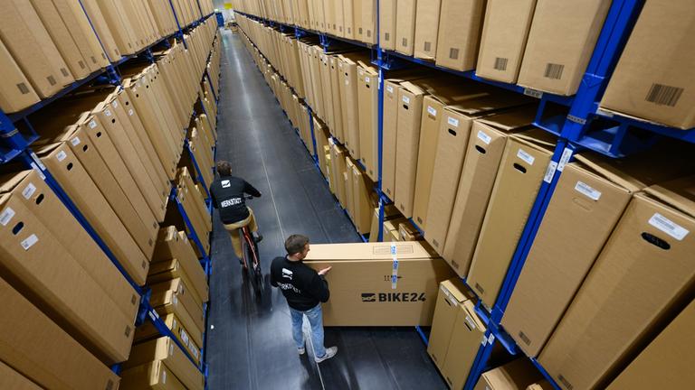 Eine Lagerhalle voller Fahrräder