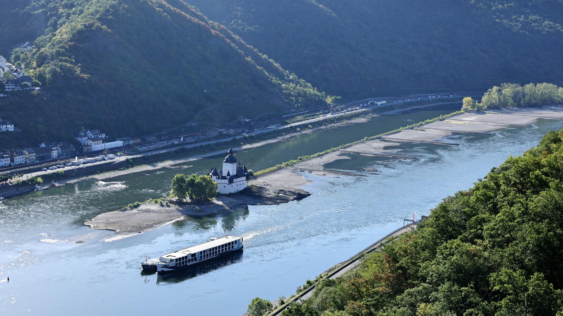 Niedrigwasser: Binnenschiffer warnen vor Zweiteilung des Rheins Niedrigwasser: Binnenschiffer warnen vor Zweiteilung des Rheins