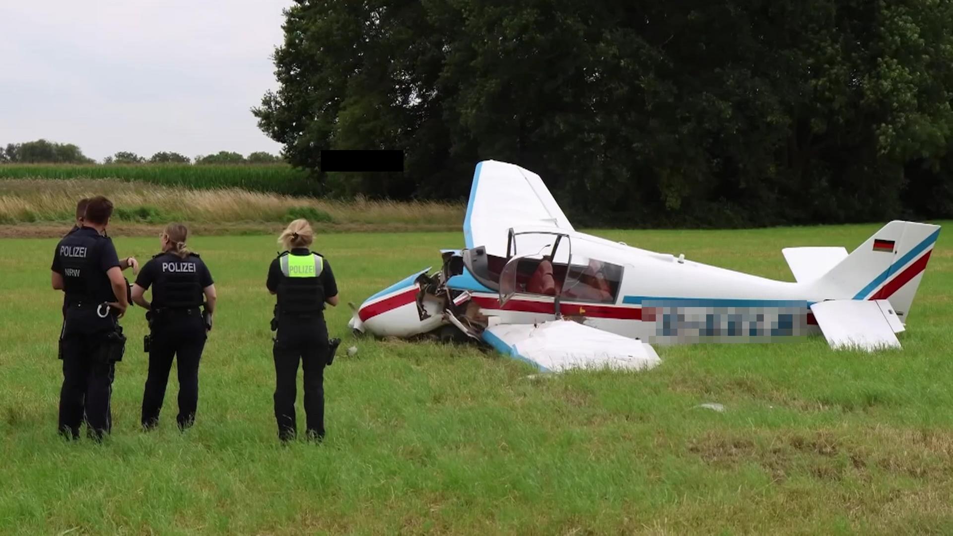 Kleinflugzeug muss auf Feld in Grefrath notlanden