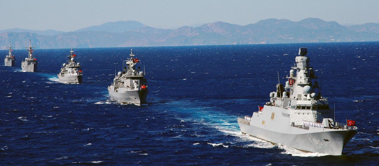 Fregatten der türkischen Marine nehmen an einer Militärübung in der südöstlichen Ägäis teil.