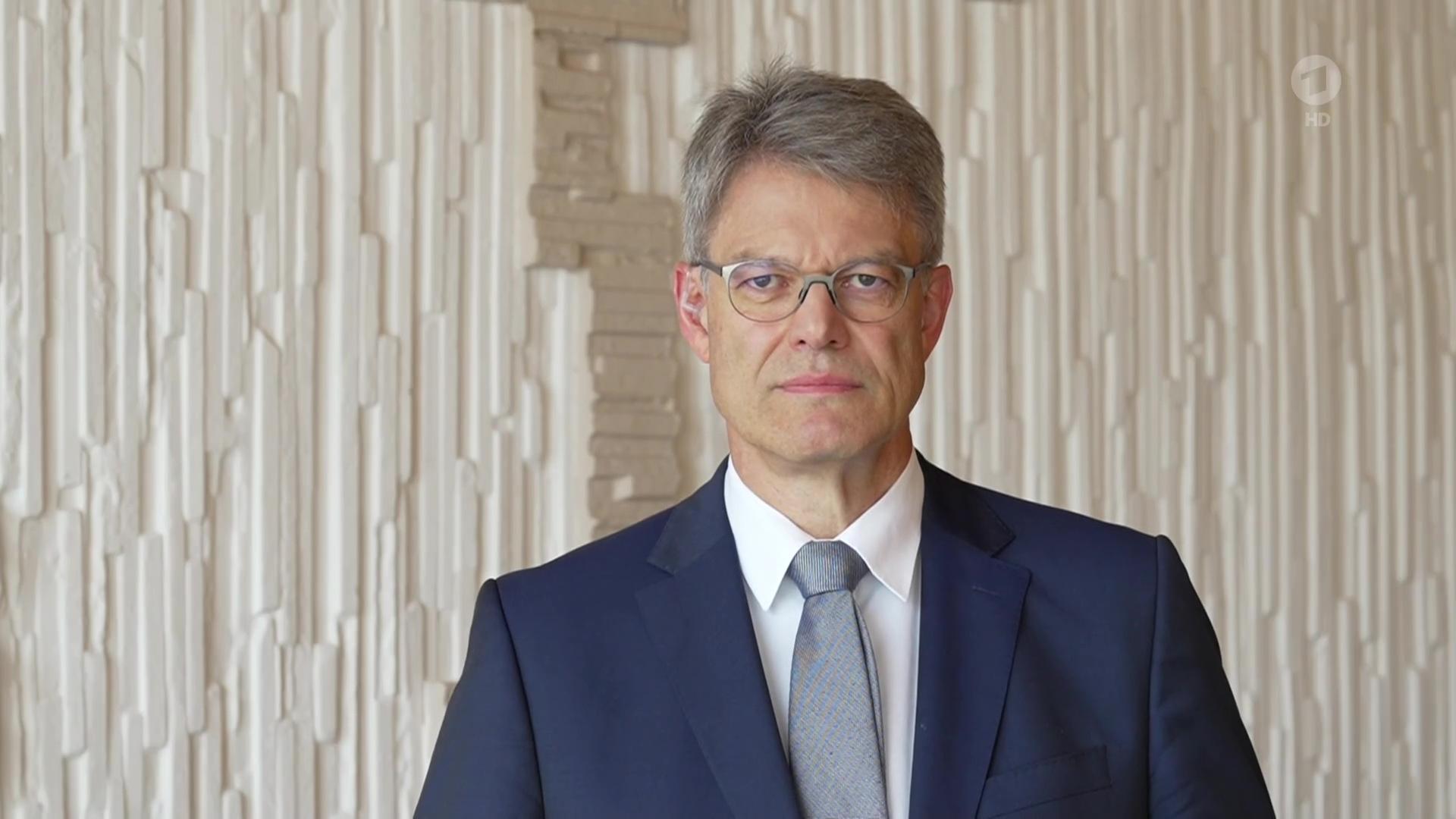 Bahn: Verkehrsminister Schnieder will mehr Pünktlichkeit
