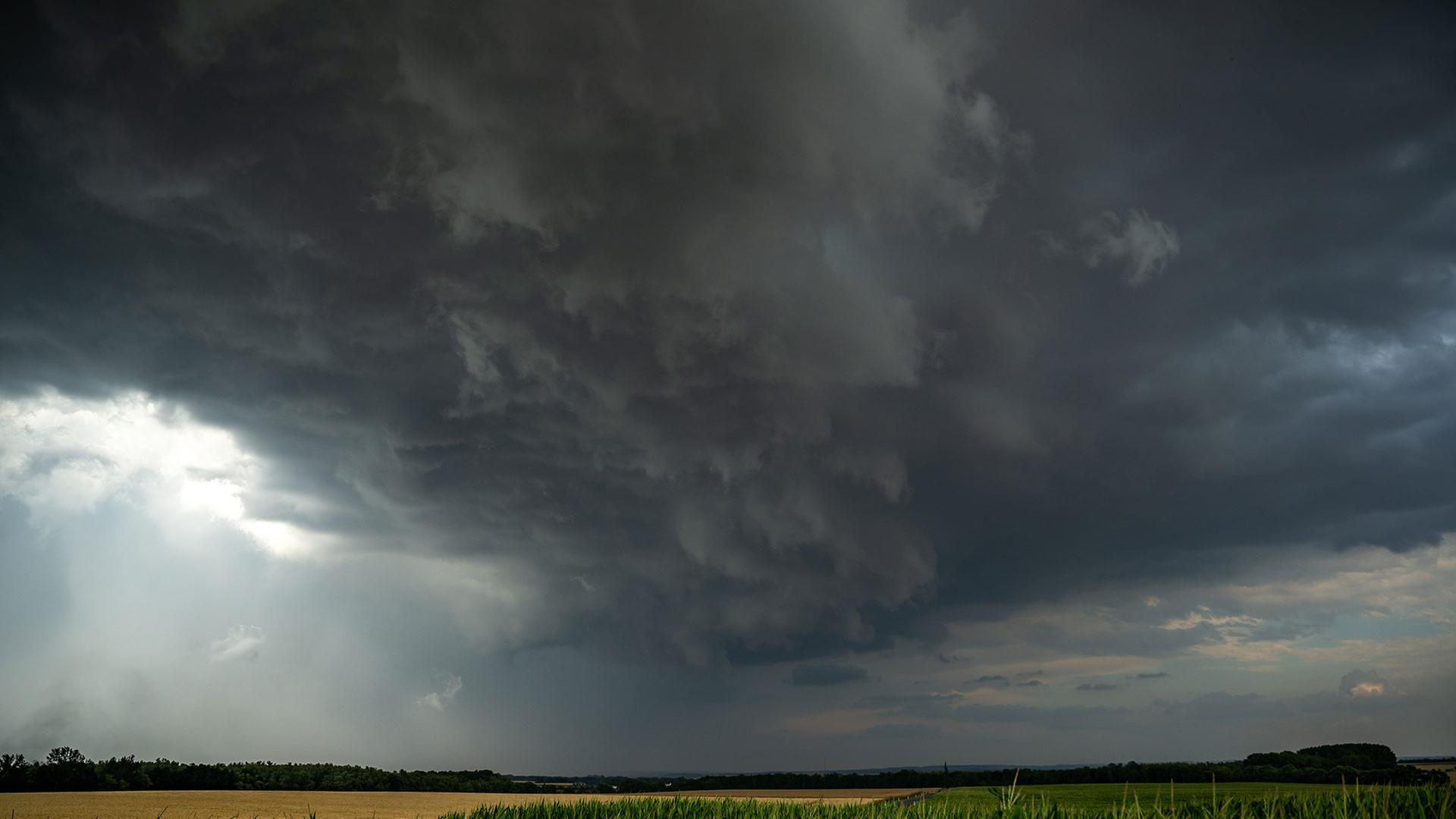 Gewitter: Eine Superzelle zieht am Abend über das Land | IMAGO / Funke Foto Services 