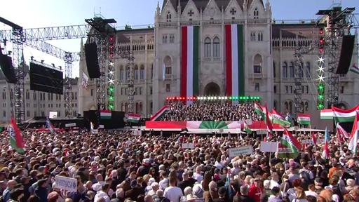 Zehntausende Anhänger Orbans demonstrieren vor Parlamentswahl in Ungarn