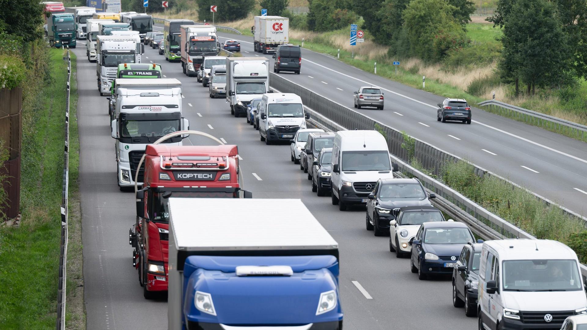 Bis Ende September: LKW dürfen in NRW weiter sonntags fahren