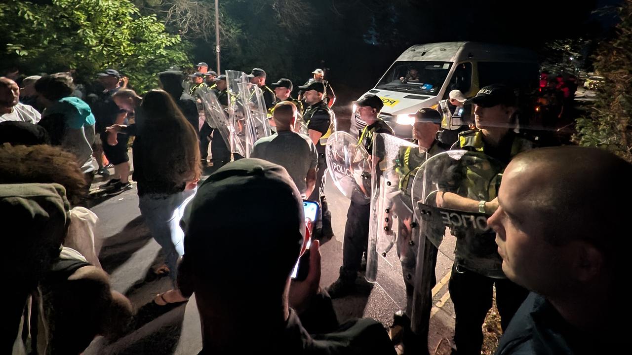 Proteste gegen Aufnahme von Migranten im südenglischen Portsmouth