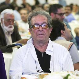 Auf diesem von der iranischen Nachrichtenagentur für Studenten (ISNA) via AP zur Verfügung gestellten Foto nehmen der iranische Filmregisseur Dariusch Mehrdschui und seine Frau Wahideh Mohammadifar an einem Treffen von Filmregisseuren in Teheran teil (Archivbild).