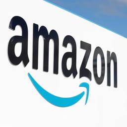 Ein Amazon-Logo ist in einem Zentrum in Darlington (Großbritannien) zu sehen.