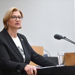 Ministerpräsidentin Anke Rehlinger (SPD) spricht im Landtag