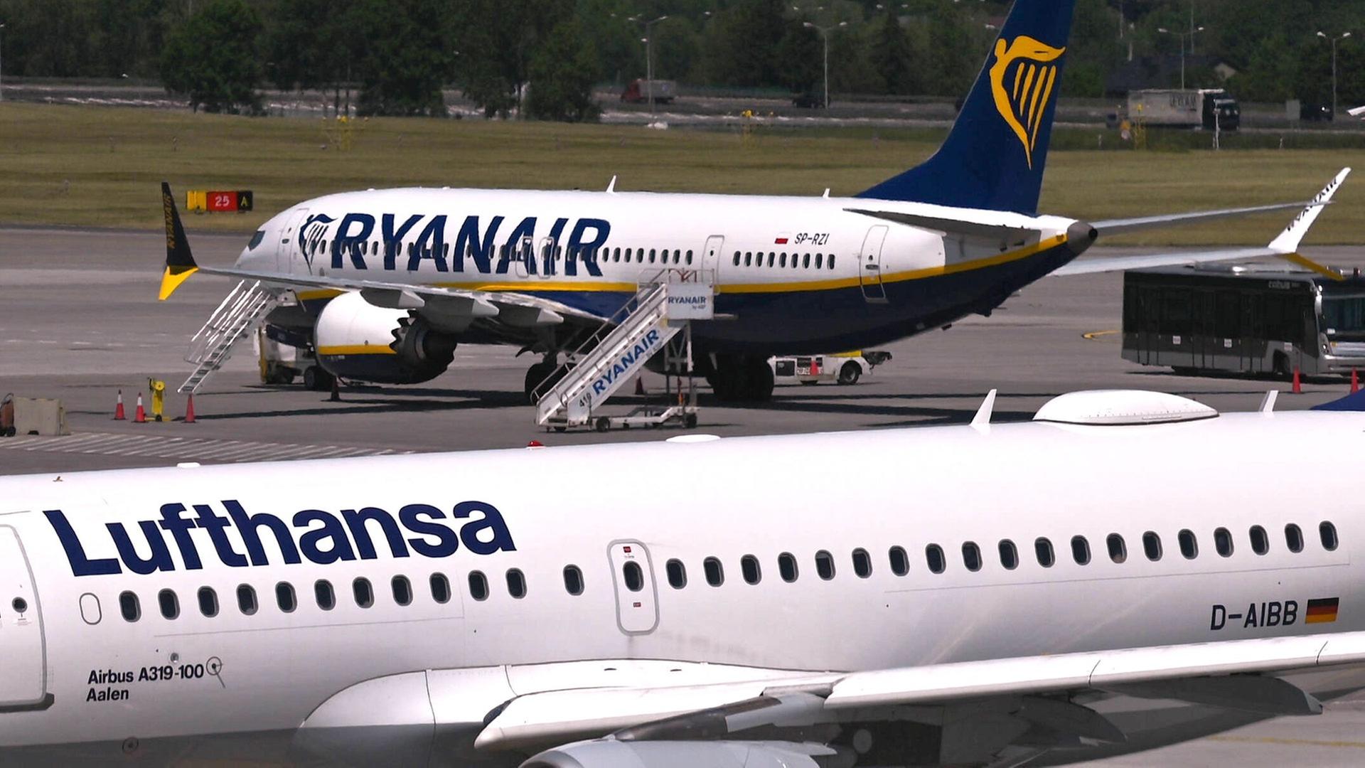 Eine Maschine von Ryanair und der Lufthansa. | Imago | NurPhoto