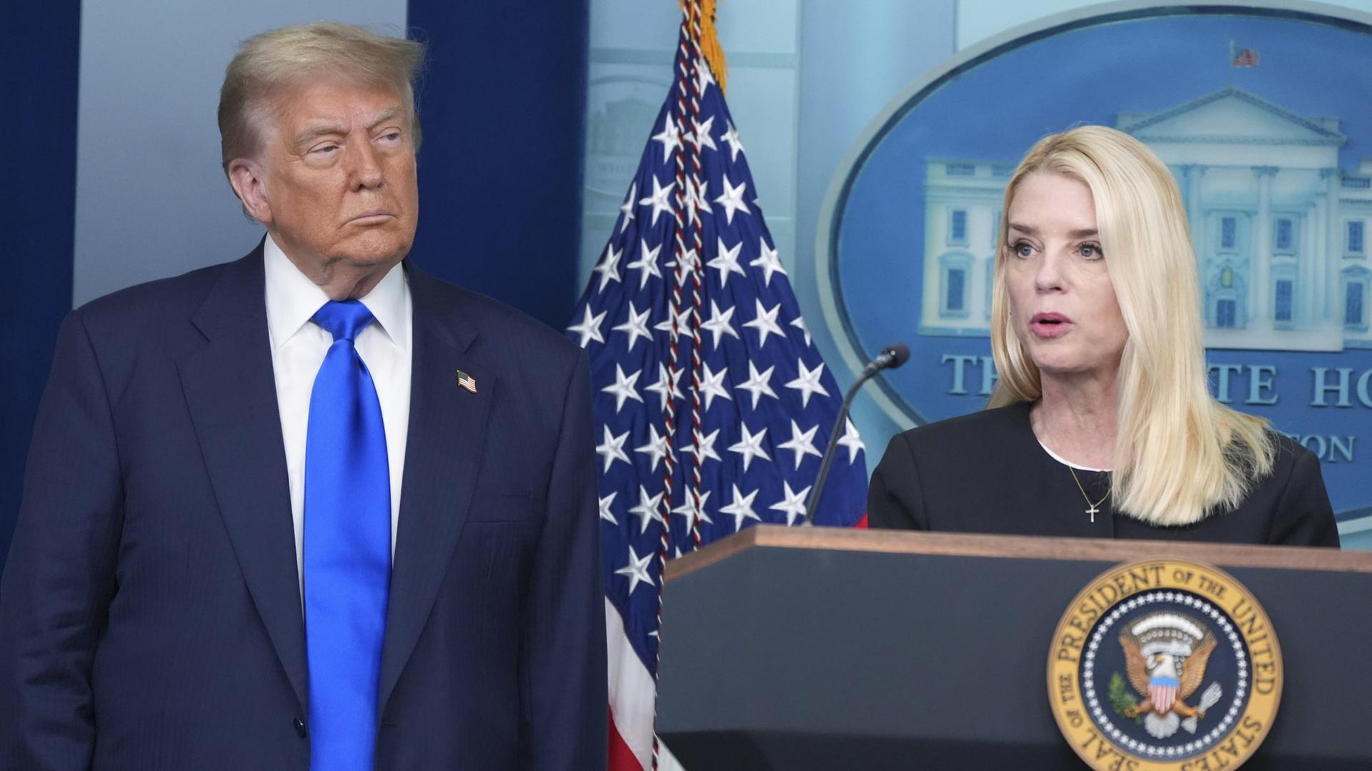 Donald Trump und Pam Bondi | AP