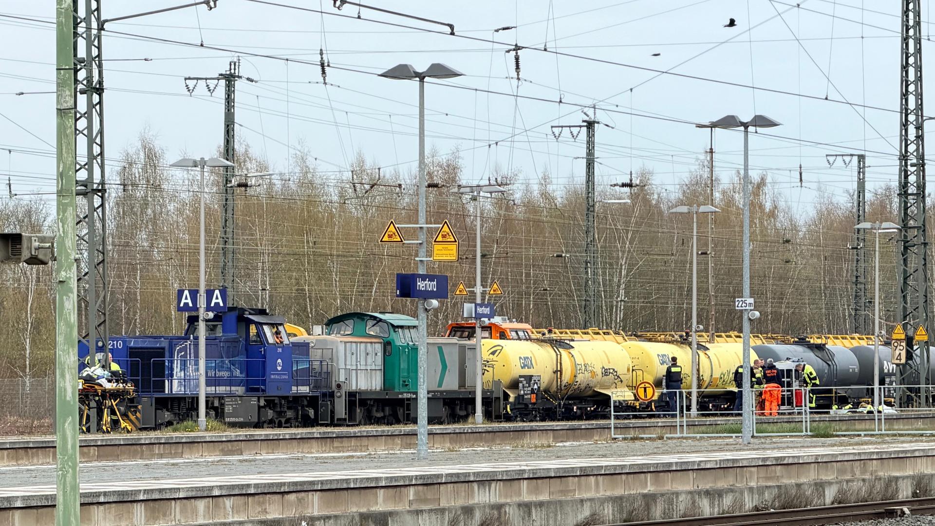 Schwefelsäure ausgelaufen - Bahnverkehr in Herford rollt wieder
