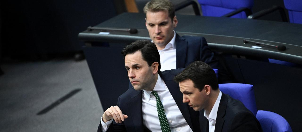 Johannes Winkel, Pascal Reddig und Yannick Bury im Bundestag.
