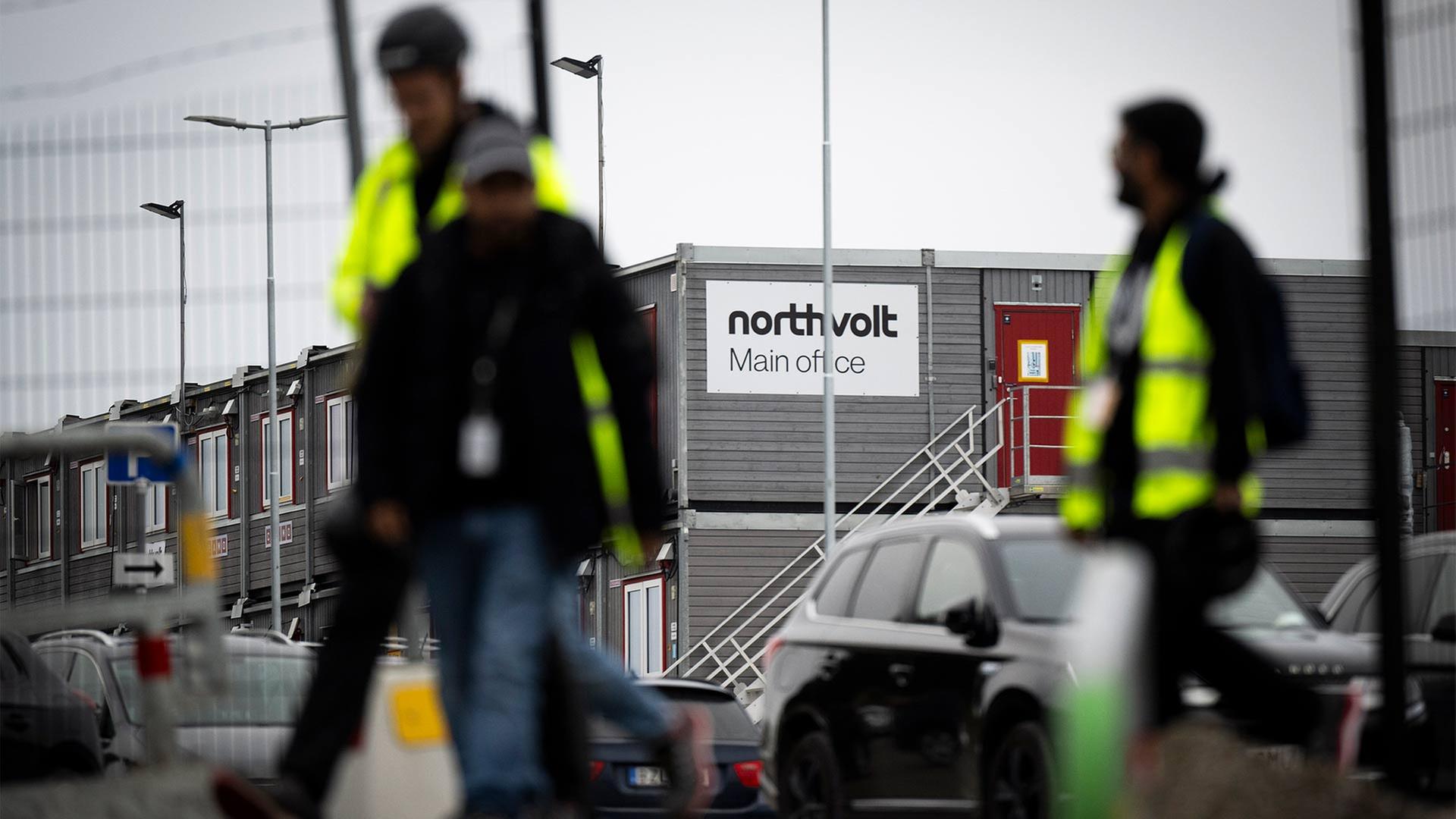Mitarbeiter verlassen ihre Schicht im Northvolt-Werk in Skellefteå, Schweden. | picture alliance / TT NYHETSBYR