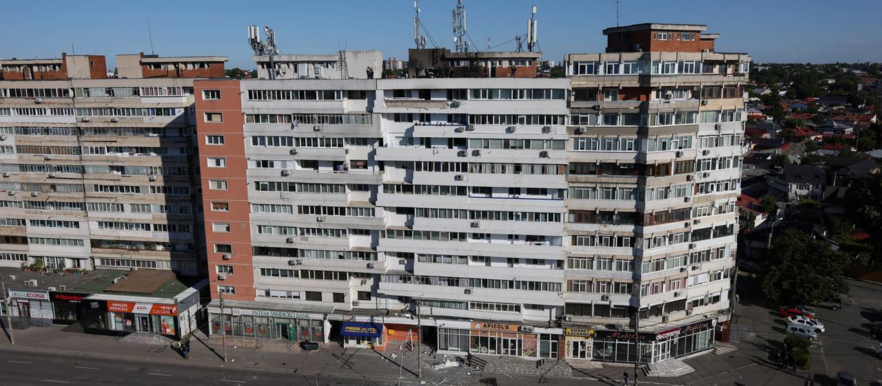 Blick auf einen Wohnblock in Galati.