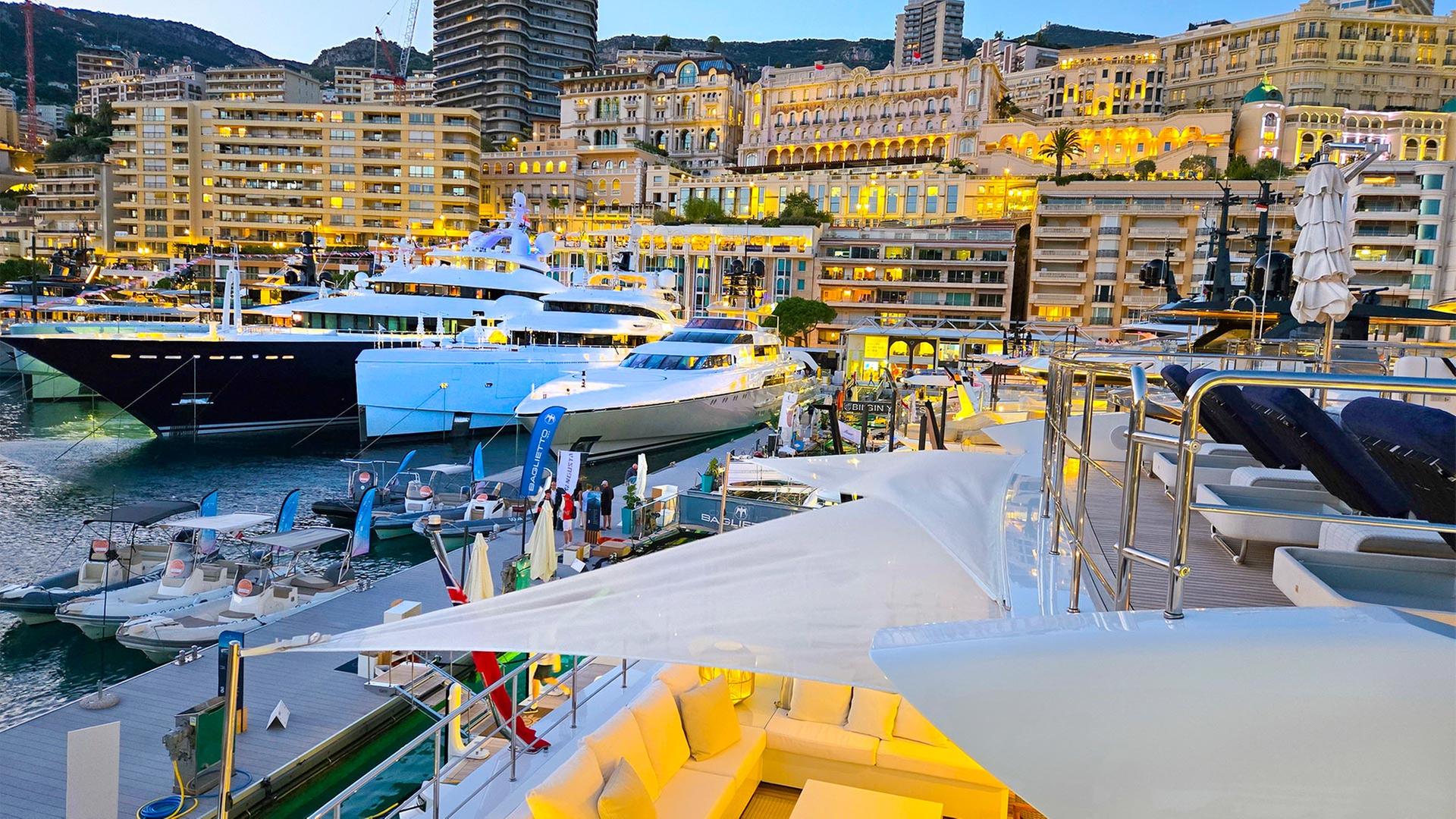Jachten liegen im Hafen von Monte Carlo. | picture alliance / Mandoga Media