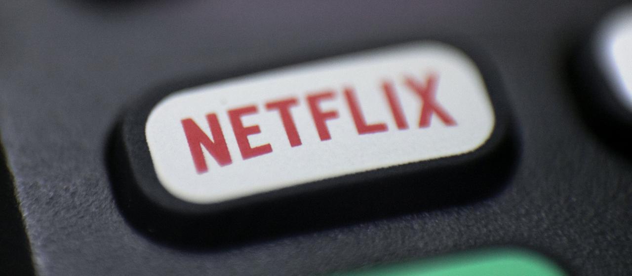 Logo des Streaming-Dienstes Netflix auf der Taste einer Fernbedienung | AP Logo des Streaming-Dienstes Netflix auf der Taste einer Fernbedienung