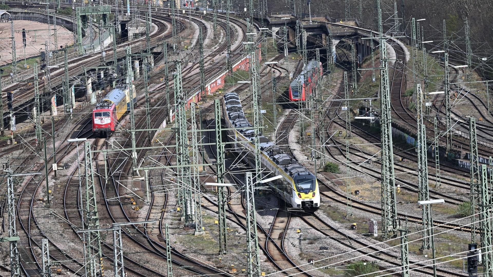 シュトゥットガルト中央駅で列車が脱線、一部線路が使用不可に