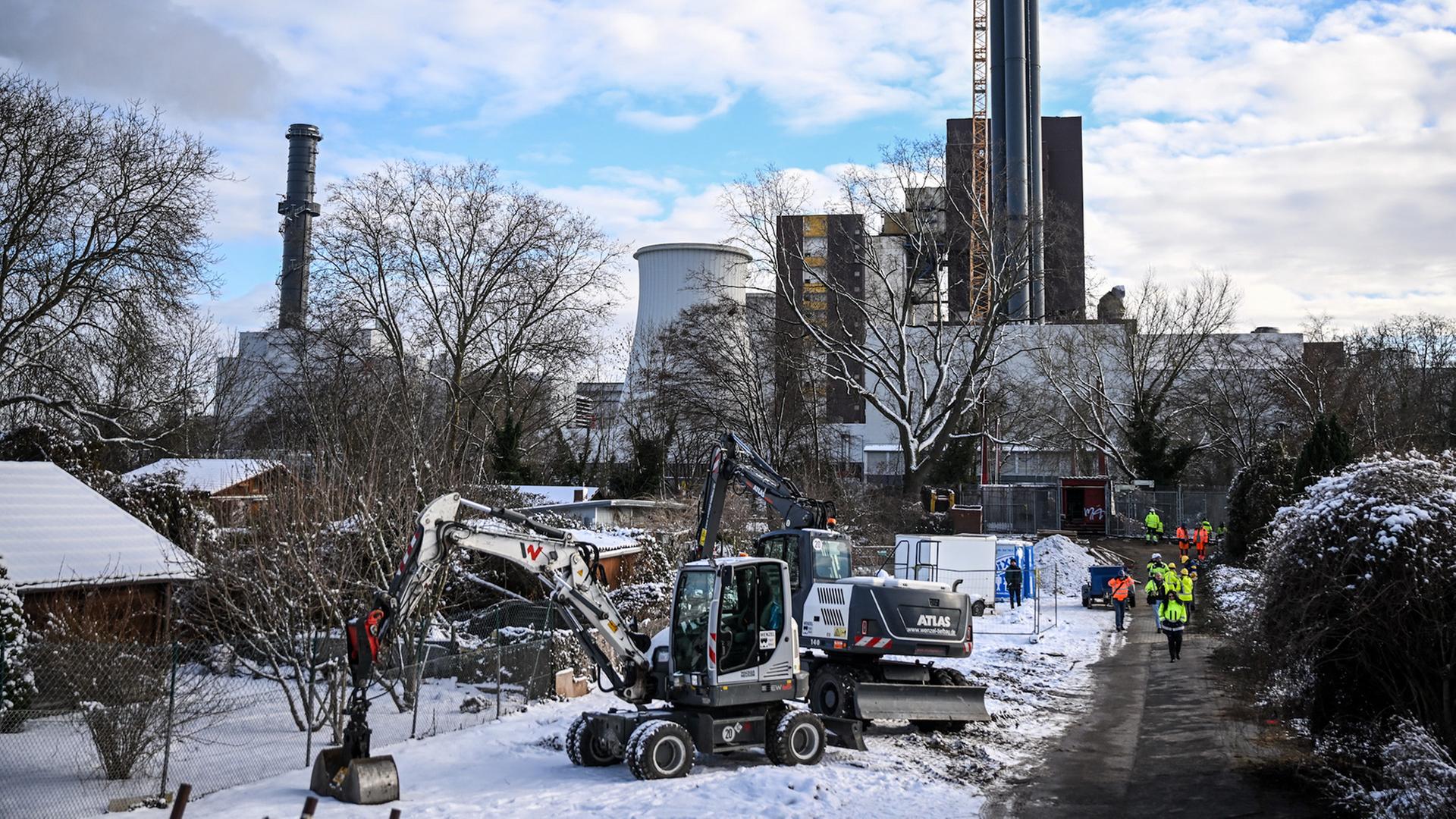 Nach Brandanschlag: Strom in Berlin soll in Kürze wieder fließen Nach Brandanschlag: Strom in Berlin soll in Kürze wieder fließen
