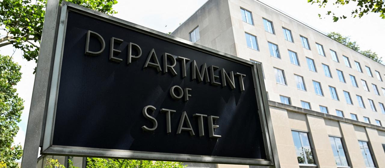 Schild am Außenministerium der USA