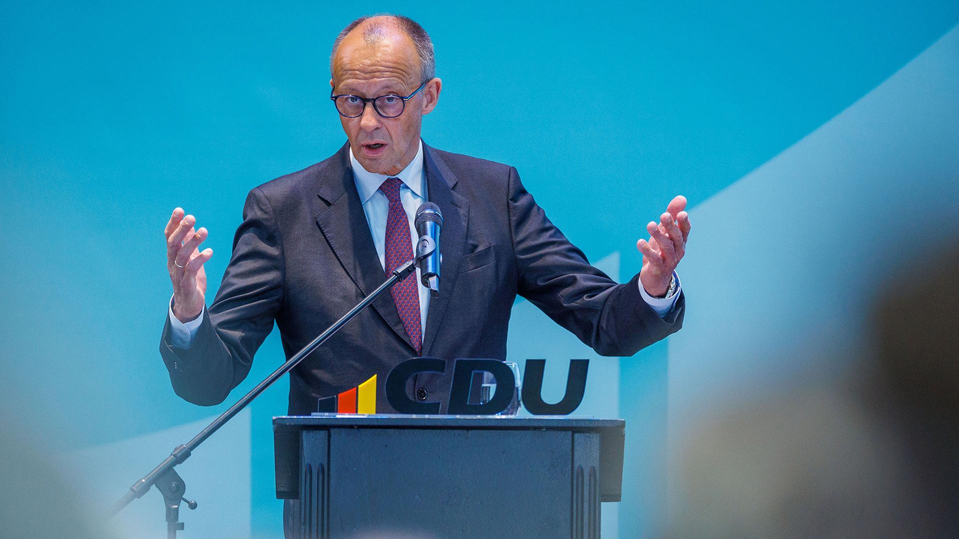 Friedrich Merz spricht beim Landesparteitag der CDU Mecklenburg-Vorpommern in Linstow. | Jens BÃ¼ttner/dpa