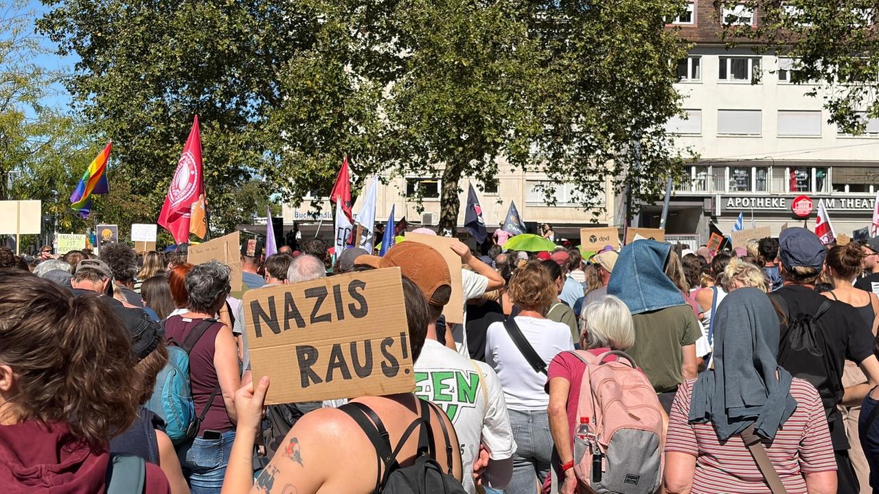 Baden-Württemberg Nach AfD-Sieg: Tausende gehen gegen Rechtsextremismus auf die Straße