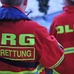 Wasserrettung in Mannheim (Symbolbild): Weil zwei Ruderboote eines Vereins aus Speyer kenterten, landeten zehn Menschen im eiskalten Rhein.