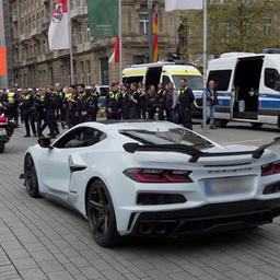Kurzvideo - Polizei kontrolliert Autos 