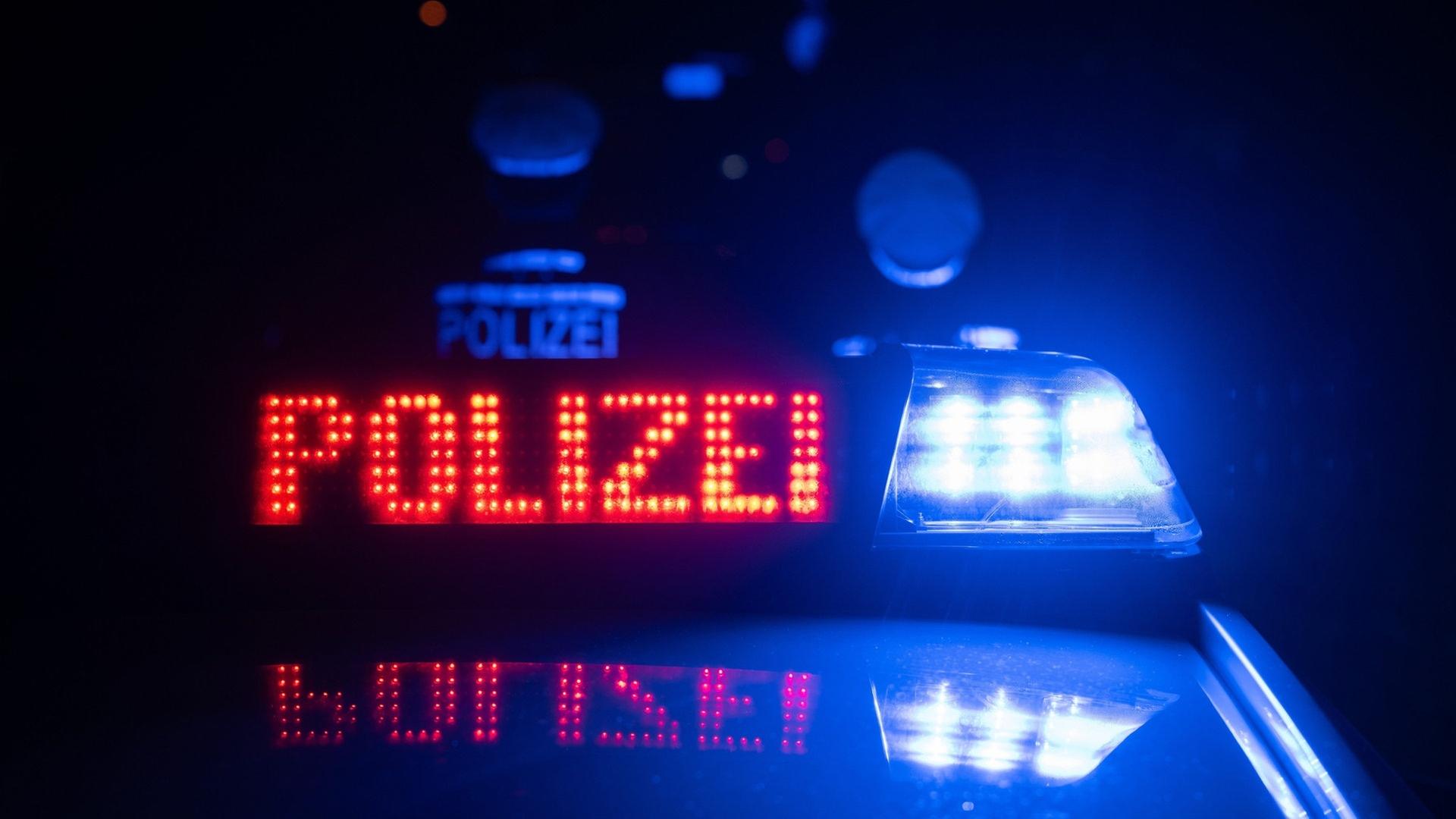Eskalation mit über 100 Leuten: 15-Jähriger ruft Polizei zu eigener Geburtstagsparty
