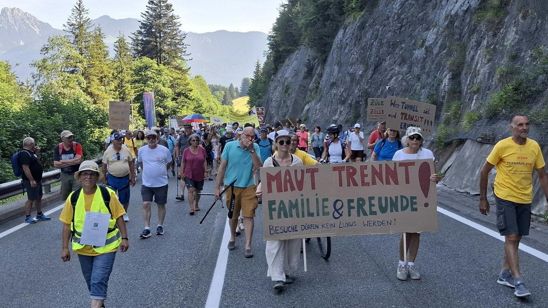 オーストリアのデモで主要道路が封鎖——ベルリンからの帰路に影響も