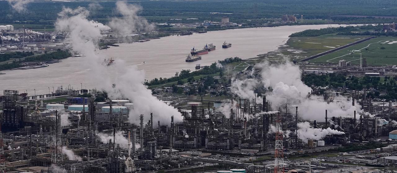 Blick auf die eine Ölraffinerie in Norco (Louisiana, USA)
