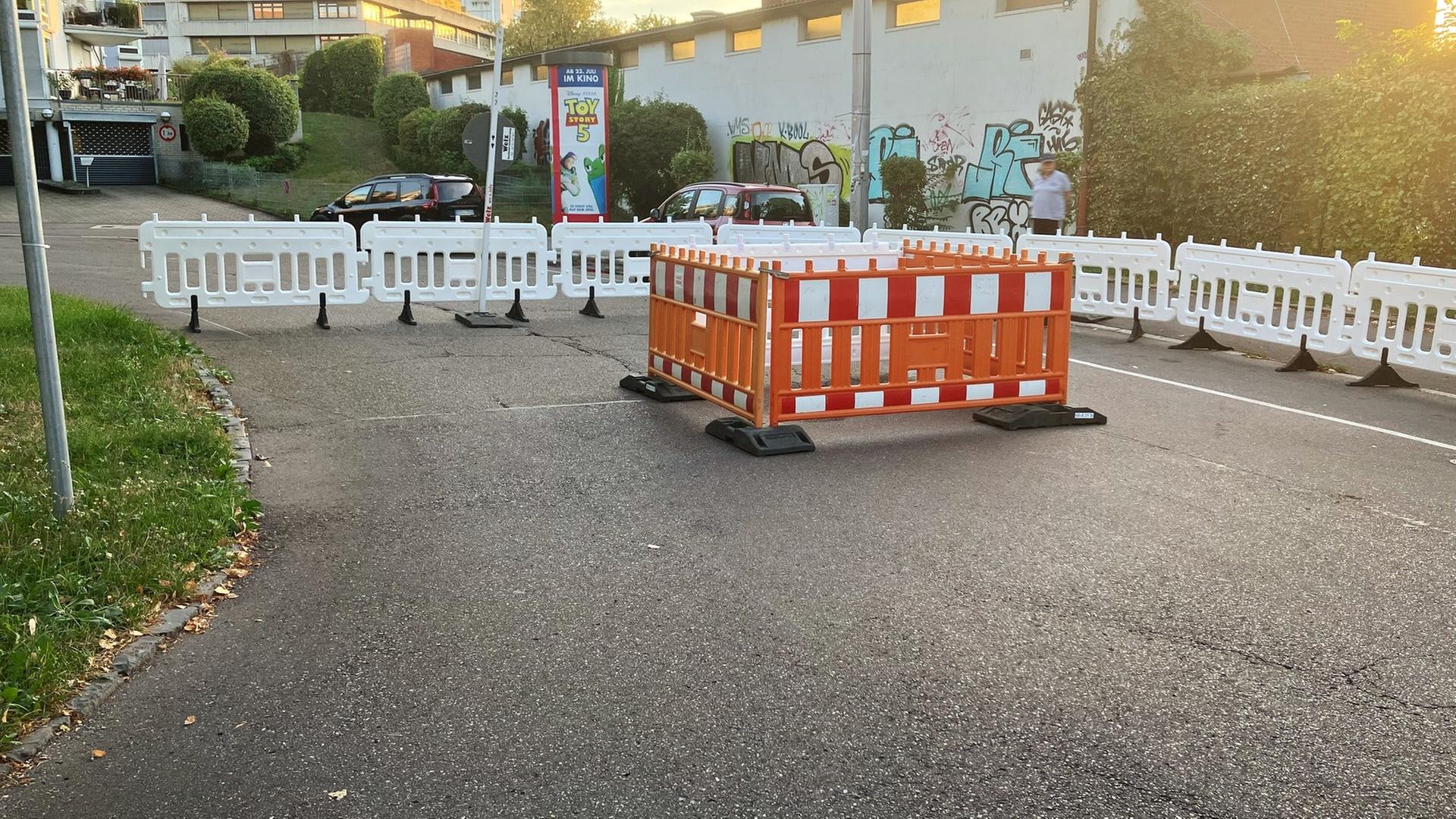 Sieben Meter tiefes Loch im Asphalt in Stuttgart-Ost: Passiert so etwas jetzt öfter?