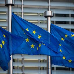 Flaggen der Europäischen Union wehen im Wind vor dem Berlaymont-Gebäude der Europäischen Kommission in Brüssel.