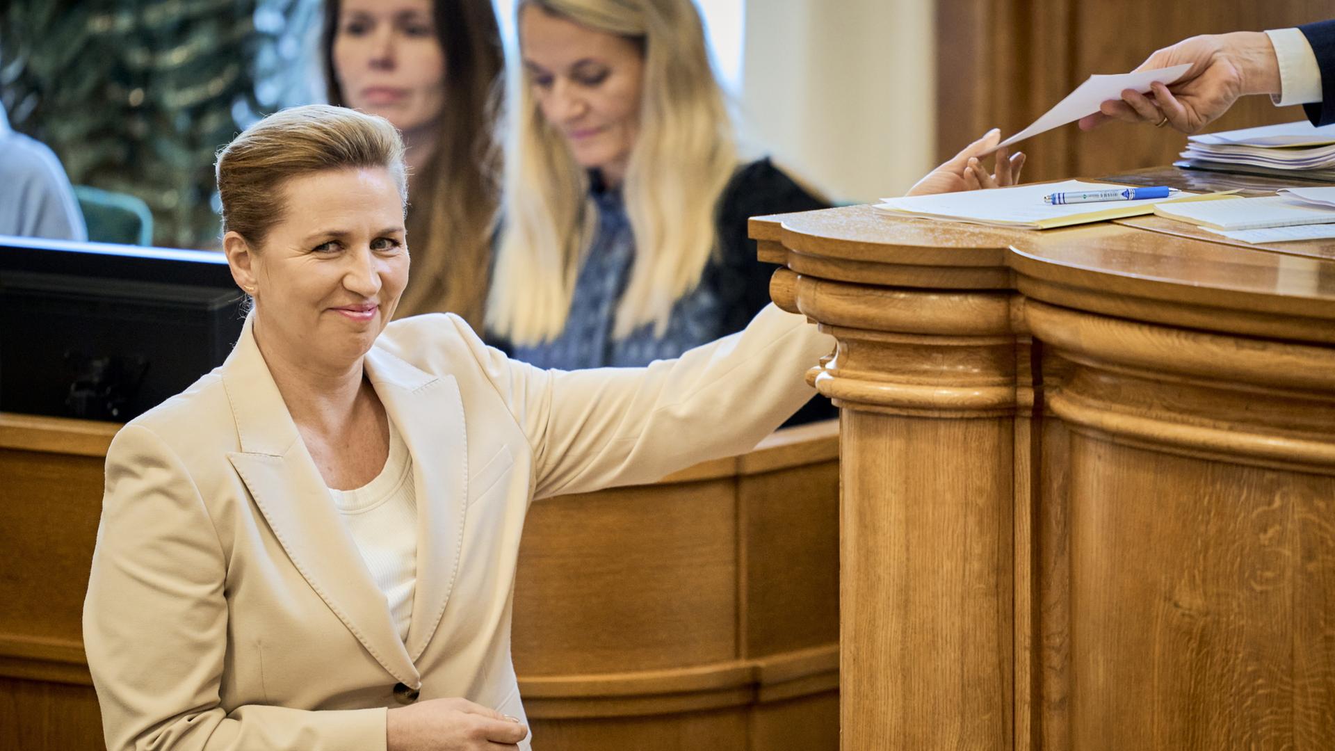 Mette Frederiksen im d�nischen Parlament | EPA