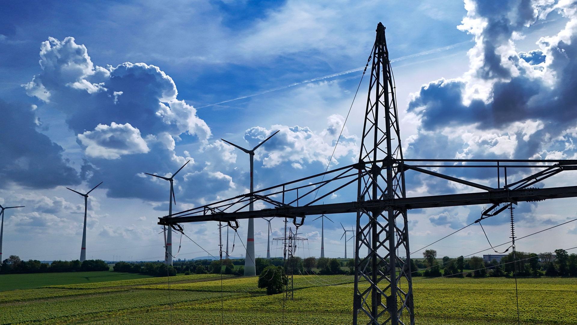 WindkraftrÃ¤der in Rheinland-Pfalz | picture alliance / SvenSimon