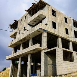 Ein Rohbau in Hebron, an dem durch den Nahost-Krieg nicht weitergearbeitet wird.