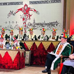 Markus Söder stellt sich beim Narrengericht in Stockach der närrischen Anklage.