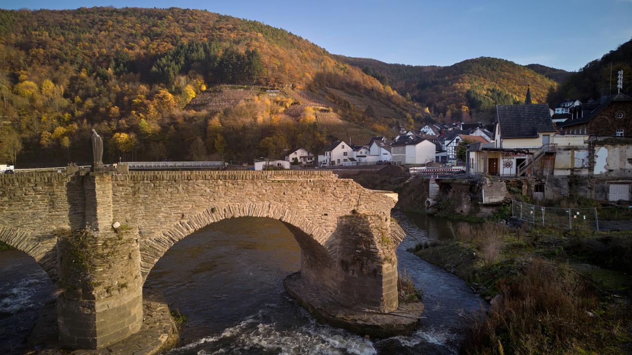 Die Brücke im Ahrtal, die ein Dorf entzweit | tagesschau.de