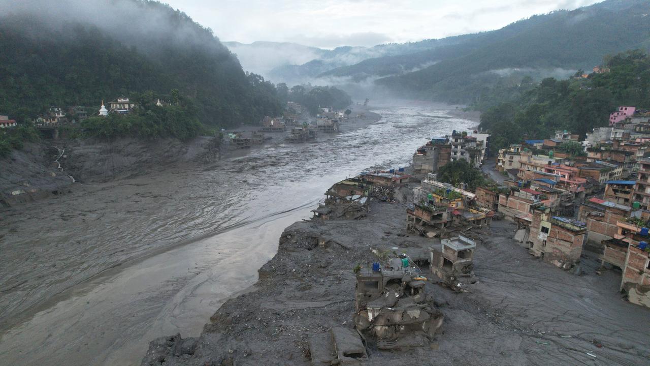 Himalaya-Flut: Drei Deutsche in China vermisst, Opferzahl über 690