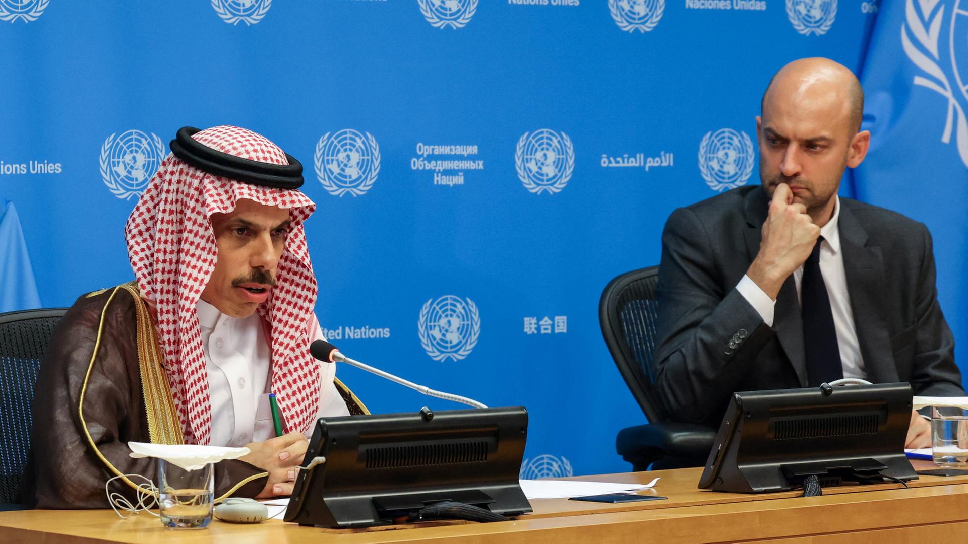 Faisal bin Farhan Al-Saud und Jean-Noel Barrot auf der Palästina-Konferenz bei den Vereinten Nationen | REUTERS