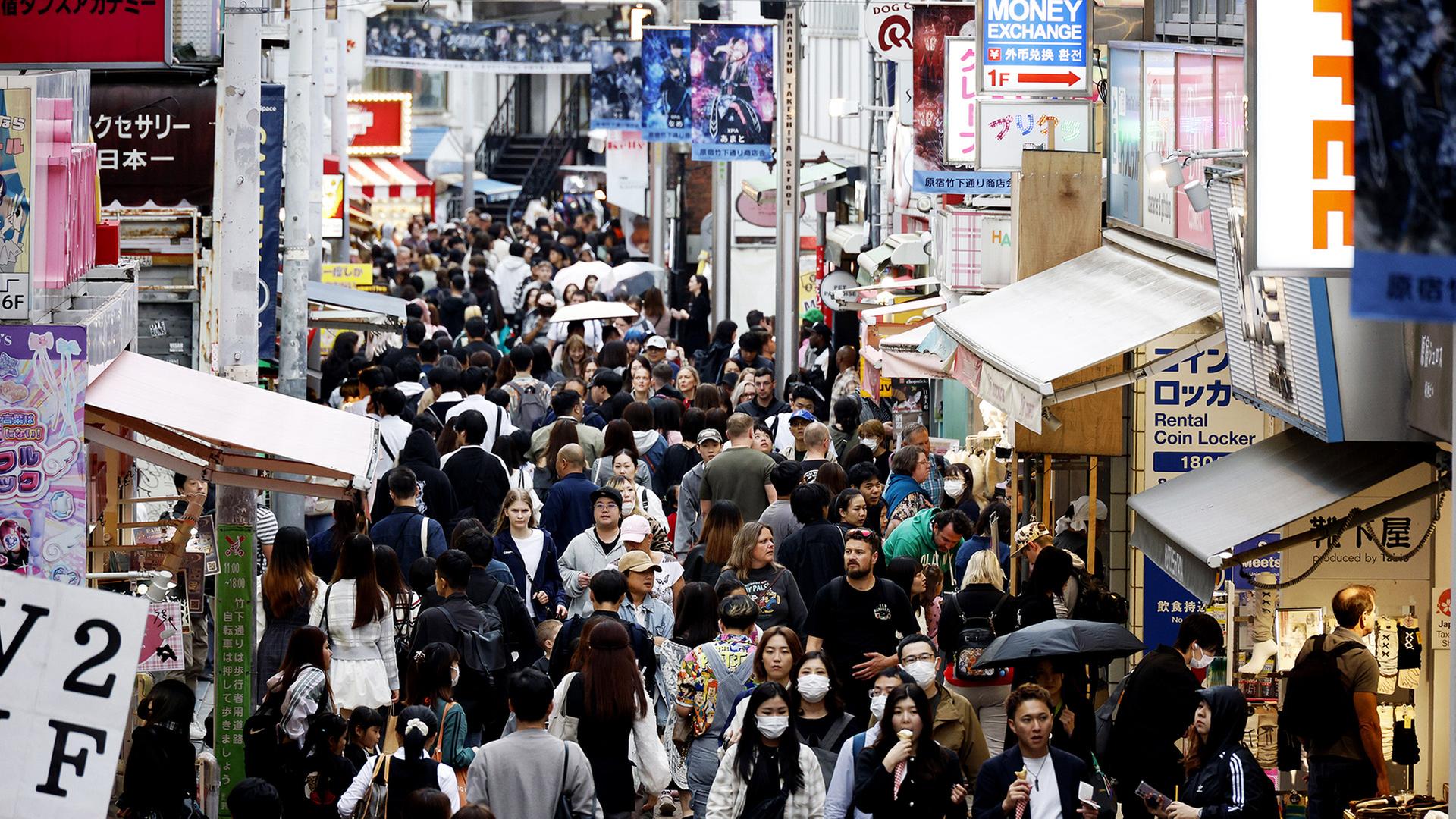 Belebte Einkaufsstraße in Tokio | EPA