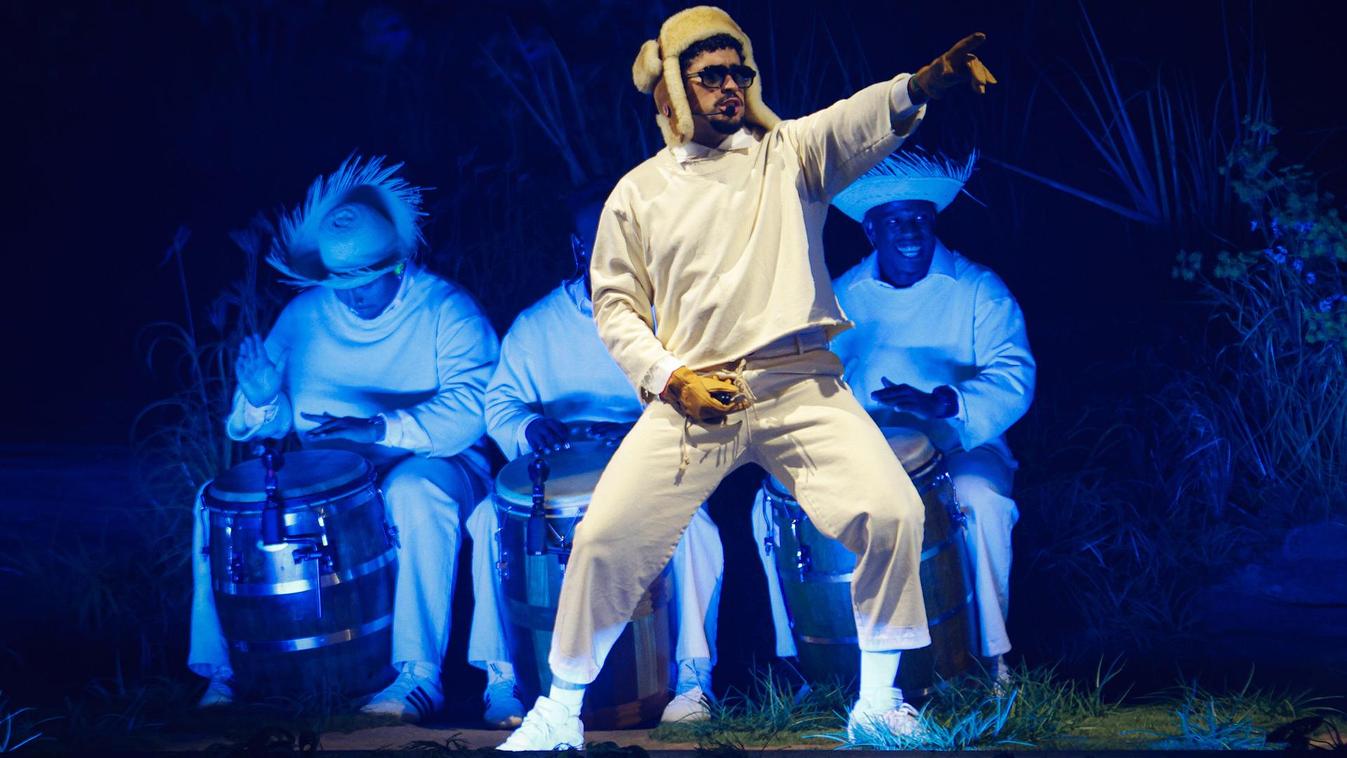 Bad Bunny bei einem Auftritt im Coliseo de Puerto Rico Jose Miguel Agrelot (Puerto Rico). | picture alliance / NurPhoto