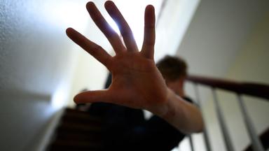 Im Prozess nach einem tödlichen Familienstreit hat das Landgericht Trier zwei Frauen wegen Totschlags zu zwei Jahren Haft auf Bewährung verurteilt.