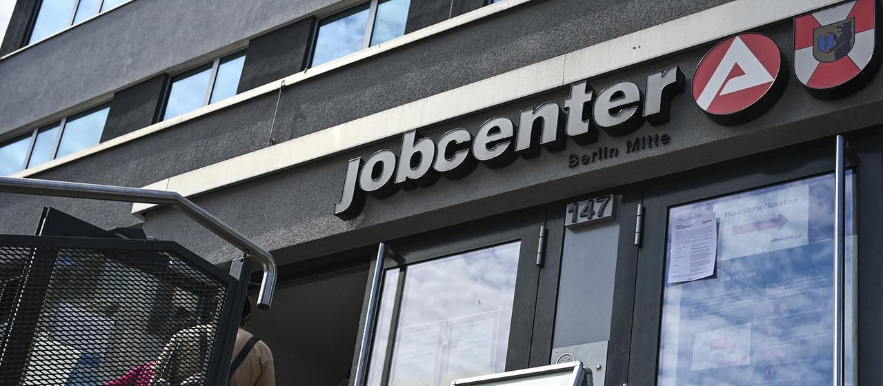 Der Eingang zum Jobcenter Berlin-Mitte