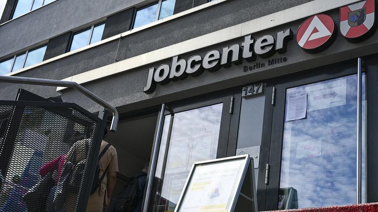 Der Eingang zum Jobcenter Berlin-Mitte