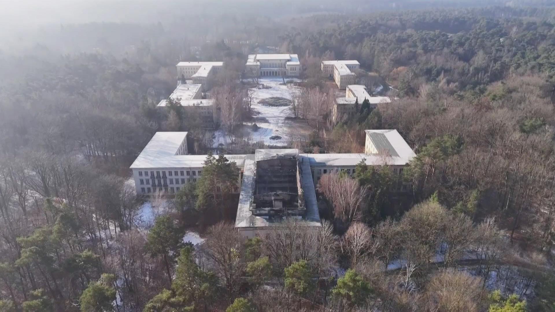 Bei einem GroÃbrand auf dem Bogensee-Areal bei Wandlitz (Barnim) sind groÃe Teile des denkmalgeschÃ¼tzten HauptgebÃ¤udes zerstÃ¶rt worden. (Quelle: rbb) | rbb