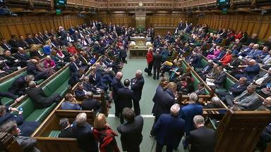 Die Abgeordneten versammeln sich vor der zweiten Lesung des Gesetzes über die Sicherheit Ruandas (Asyl und Einwanderung) im Unterhaus in London. 