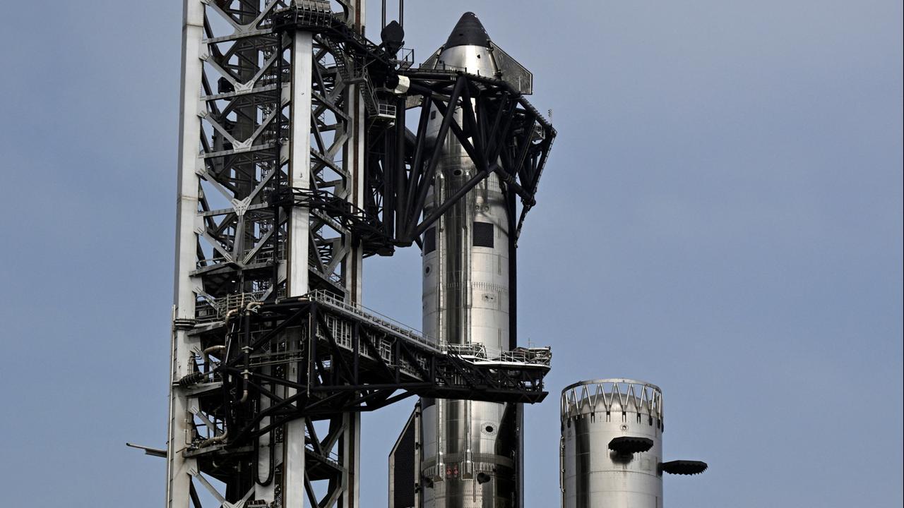 SpaceX kündigt wohl größten Börsengang der Geschichte an