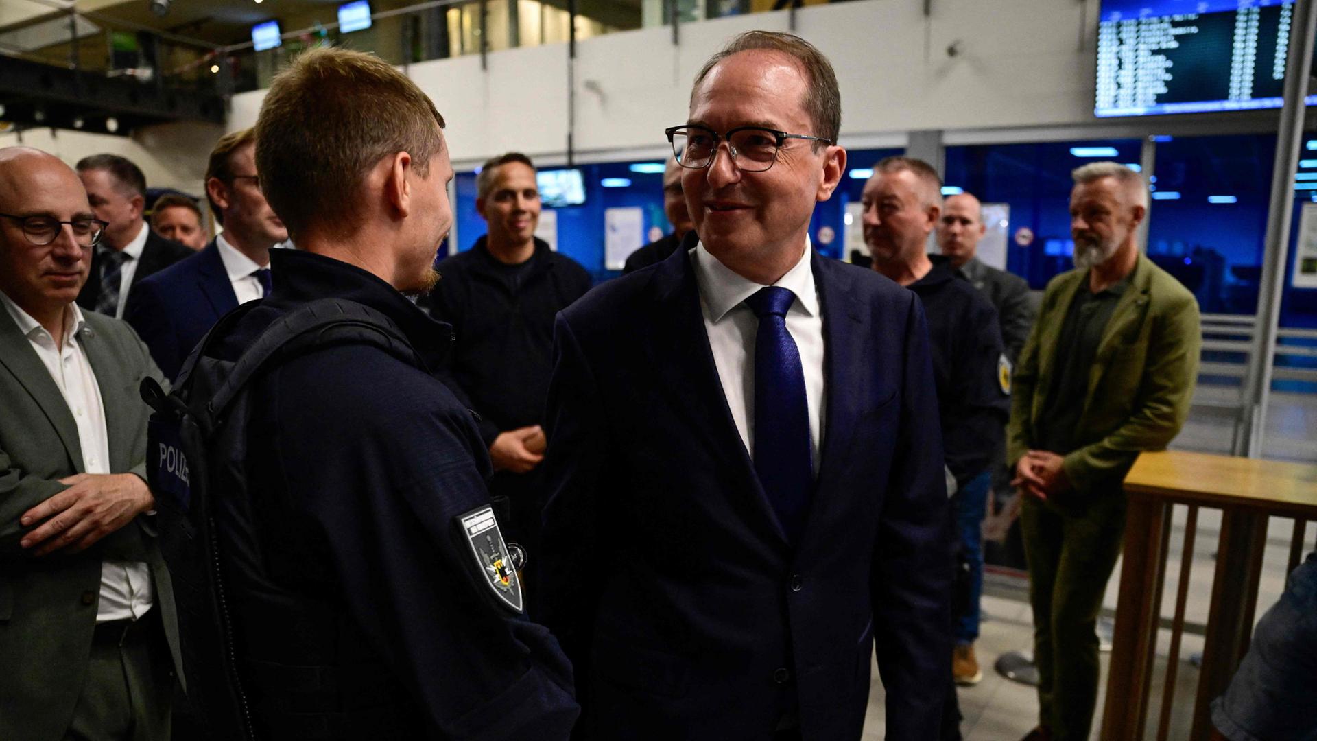 Dobrindt will nach Drohnen-Vorfall Forschung ausbauen Dobrindt will nach Drohnen-Vorfall Forschung ausbauen